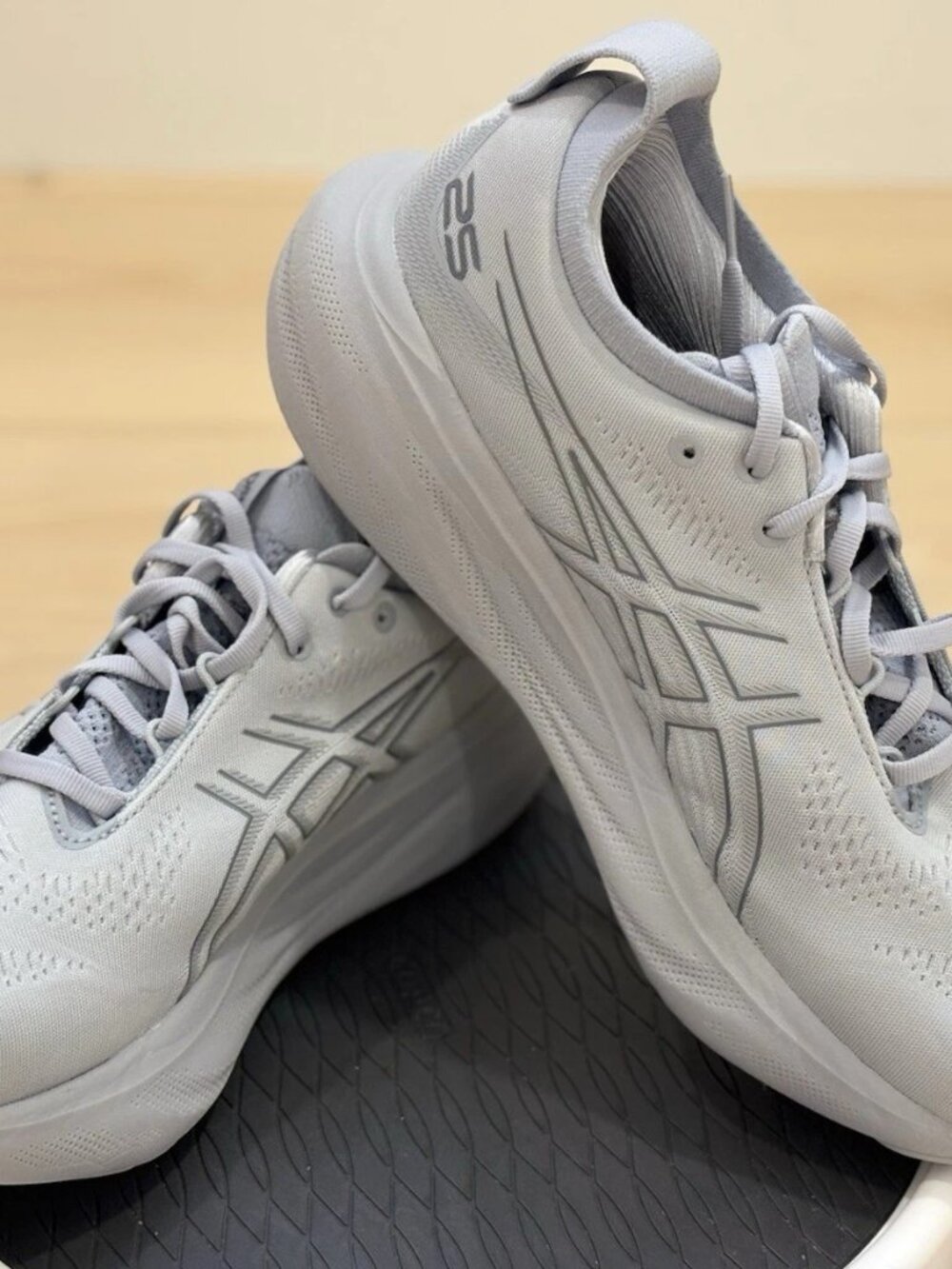 ASICS Nimbus 25 Running Shoes, W10/M8.5, Gym Training Athletic Sneaker